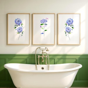 Puede incluir: Juego de tres tazas de cerámica con acabado mate moteado. Las tazas son de color crema, gris claro y gris oscuro. Cada taza tiene un diseño simple y minimalista.