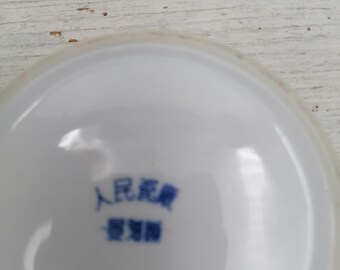 中国製　陶器飾り灰皿♥ 中国磁器灰皿、中国装飾灰皿、青と白の灰皿、花装飾灰皿、磁器