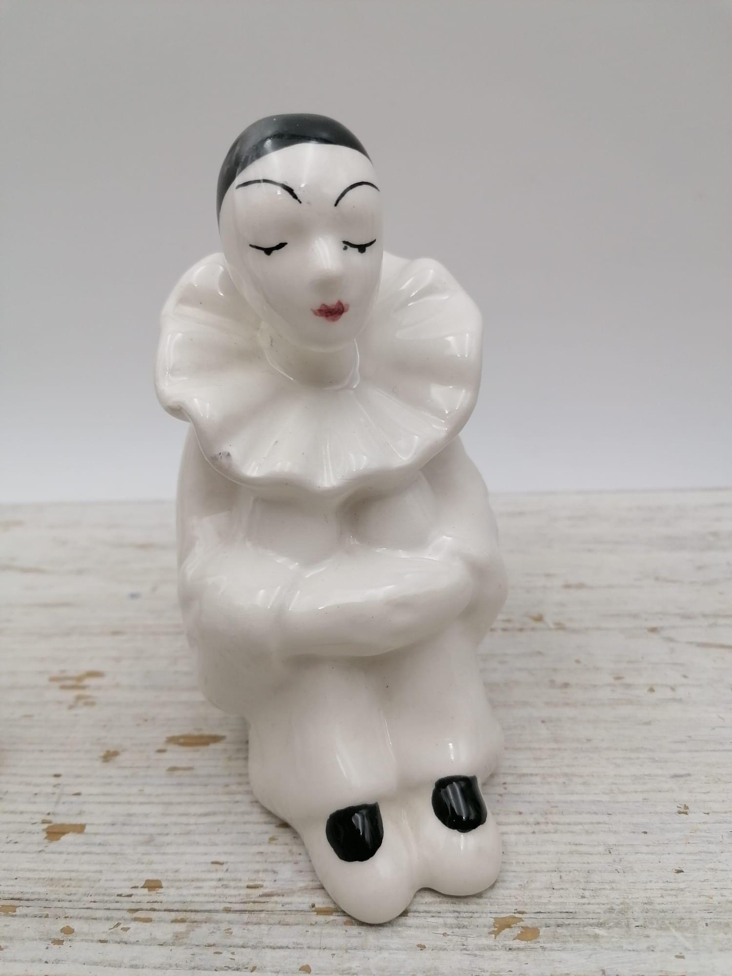 ヴィンテージピエロピエロの置物、陶器のピエロ像、座ったピエロの置物