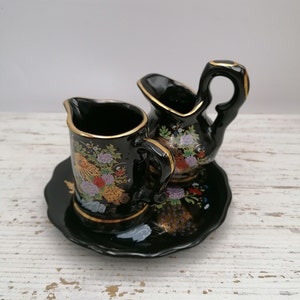 Set von 3 Miniatur-Porzellan-Japan-Tellern, Japan-Dekor-kleine Milchkännchen, schwarzer Teller und Milchkännchen, handbemalte schwarze Gerichte, orientalischer Teller