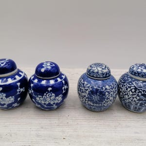Set of 2 Vintage Small Vases ,Asian Ornament Vases, Blue Small Ginger Jar China, Blue and White Small Vase, Hand Painted Chinese Vase