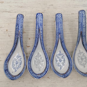 Set of 4 Vintage Porcelain Soup Spoons, Hand Painted Noodle Rice Spoons, Blue Porcelain Chinese Spoons, Asian Oriental Porcelain Decor