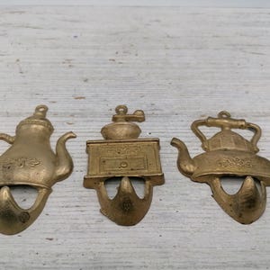 Ganchos de latón vintage con forma de flor de lis, gancho para bata de latón vintage, gancho de pared vintage de latón macizo, percha tallada, percha pequeña para ropa, gancho para toalla