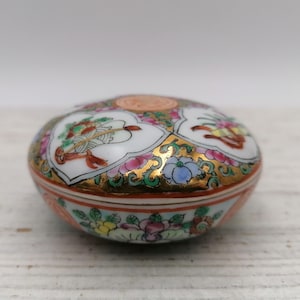 Vintage Chinese Jewelry Box, Oriental Decor Box, Chinese Box with Lid, Small Box for Jewelry,  Asian Box with Hand Painted Decor