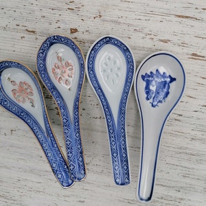 SET OF 6 VINTAGE CHINESE PORCELAIN SOUP BOWLS & SPOONS : Lot 56