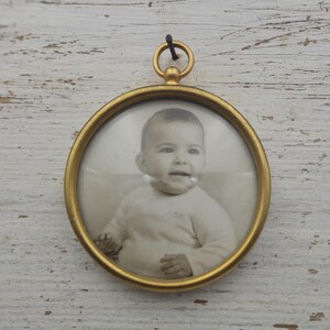 Moldura vintage de latão para fotos, ~ 2,3 polegadas, moldura redonda de latão para fotos, moldura antiga para fotos, ~ moldura de 2,3 polegadas, decoração para casa