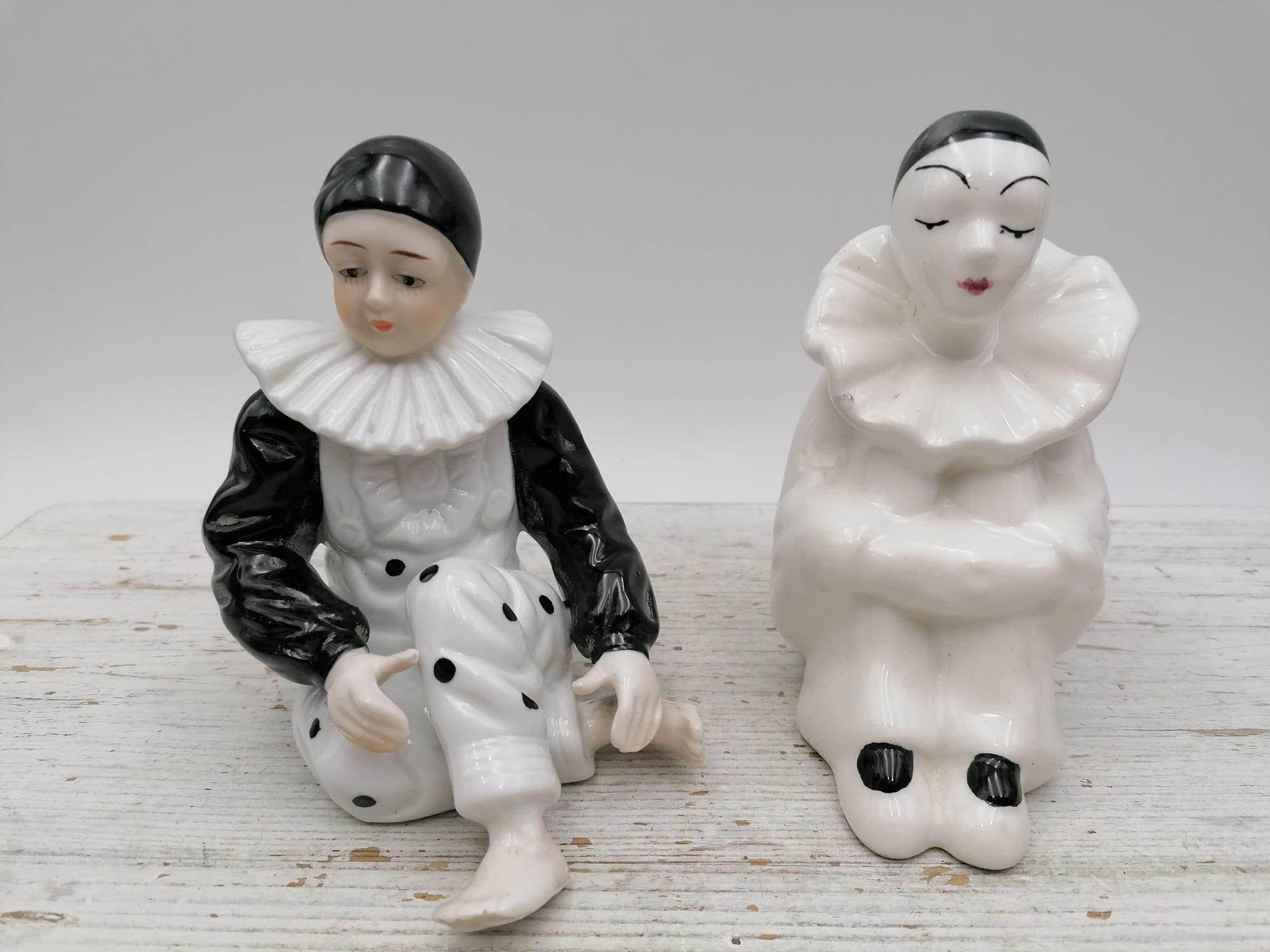 ヴィンテージピエロピエロの置物、陶器のピエロ像、座ったピエロの置物