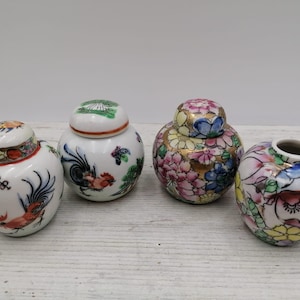 Porcelain Set 2.5&quot; Asian Ginger Jar with Lid, Rare Rooster Small Vase,Thousand flowers Vase,Round Small Vase,Oriental Collection Ginger Jar