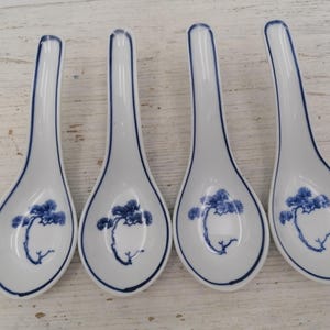Set of 4 Vintage Porcelain Soup Spoons, Hand Painted Noodle Rice Spoons, Blue Porcelain Chinese Spoons, Asian Oriental Porcelain Decor