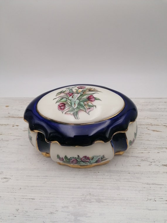 Boîte à Bijoux Porcelaine Décor Floral – Occasion Avec Quelques Usures Et Craquelures