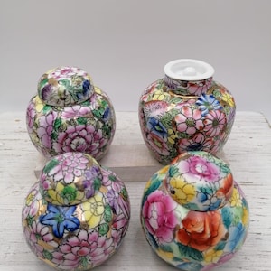 Porcelain Chinese Thousand Flowers Small Ginger Jar with Lid, Floral Design Vase,Flower Painting Ginger Jar, Oriental Vase, Asian Home Decor