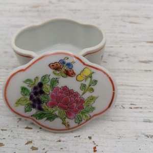 Vintage Chinese Porcelain Jewelry Box,Floral Decor Trincket Box, Ornamental Decor Box, Gift Box from China, Chinese box for jewelry