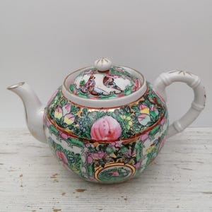Vintage Teapot Hand-painted from Macau, Macau Porcelain Teapot, Rose Medallion Teapot,Flower Decor Teapot, Oriental Teapot