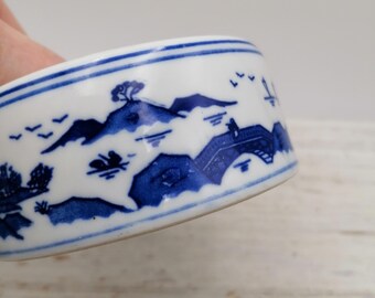 唐木 中国 灰皿 置物 アンティーク 青い鶴の陶器皿 六角形 木製フレーム付き 中国磁器灰皿、中国装飾灰皿、青と白の灰皿、花装飾灰皿、磁器ギフト
