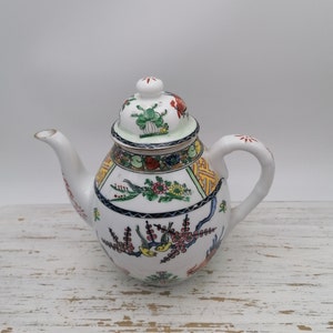 Vintage Teapot Hand-painted roosters, Chinese Porcelain Teapot, Teapot china, Teapot with roosters, Flower Decor Teapot, Oriental Teapot