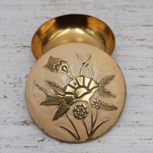 Vintage mässingsblomdekorationslåda, snidad mässingsask, smyckesask, unik ask, mässingslåda med lock
