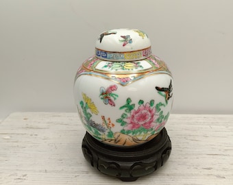 Vintage Chinese Porcelain Jar, Floral Pattern Chinese Vase,Vase with butterflies and flowers Decor,Rare Asian Vase,Big Chinese Vase with lid