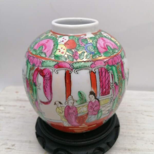 Chinese 5"Porcelain Vase,Rose Medallion Chinese Vase,antique Chinese Vase,vase with Chinese image Oriental Hand Painted Vase