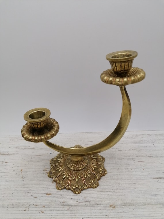 非常にアンティークな2本のキャンドルのキャンドルホルダー、彫刻され 