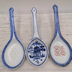Vintage Chinese Big Rice Noodle Soup Porcelain Spoon,  Chinese Blue and White Spoon , Oriental Porcelain, Asian Kitchenwear