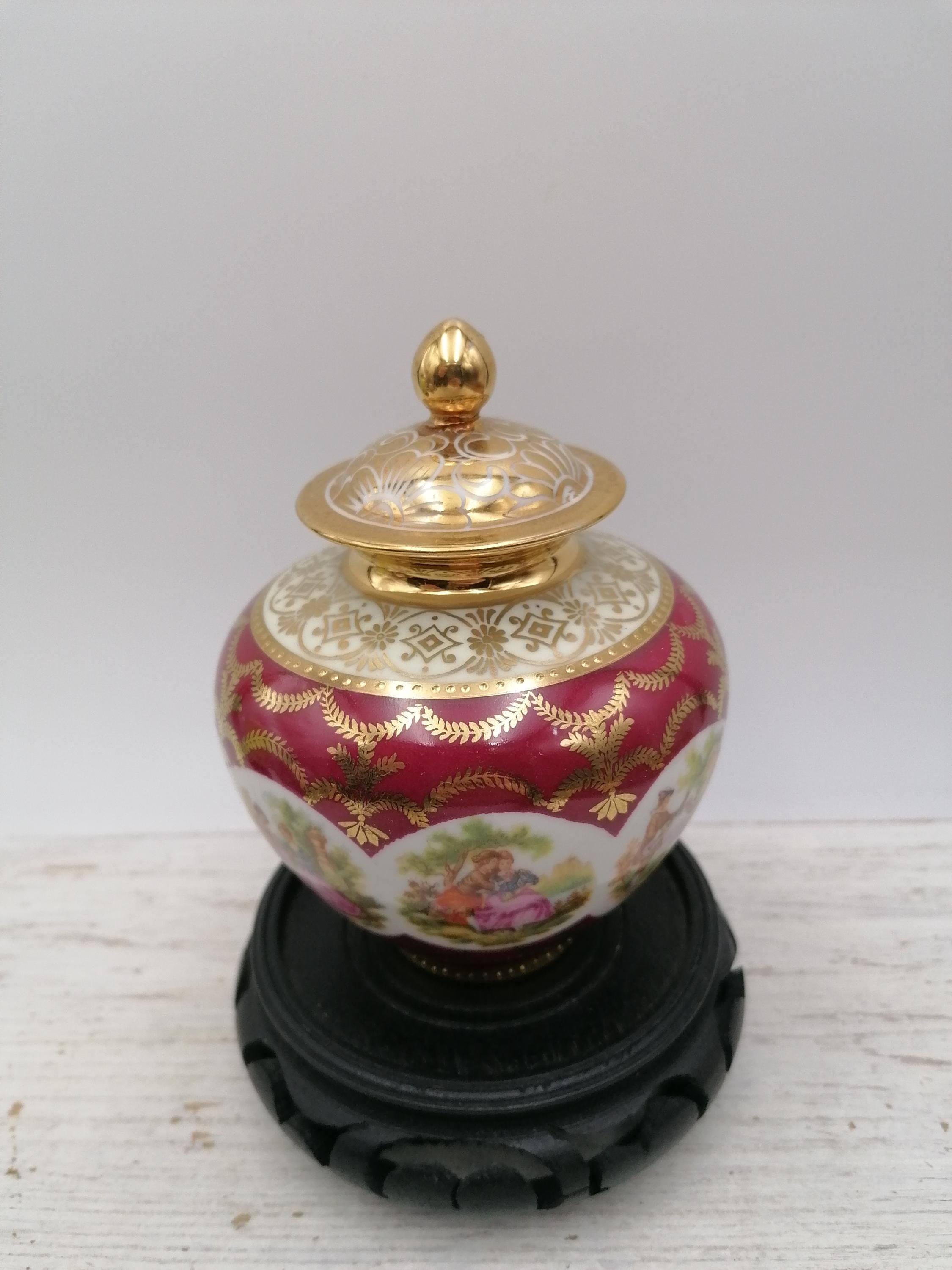 LG Porcelaine T Limoges 花瓶　フランス製　骨董品 LG Porcelaine T Limoges 花瓶 フランス製 骨董品 LIMOGES リモージュ