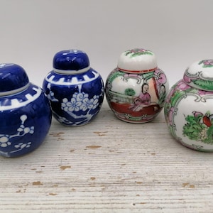 Porseleinen paar Aziatische gemberpotjes van 2,75 inch, familie Rose ronde kleine vaas met deksel, blauwe sakurapot met deksel, oosterse collectie gemberpot