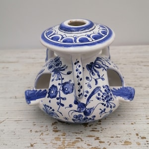 Hand Painted Ceramic Ashtray,Flower Decor Ashtray,Round Lidded Ashtray, Unique Ashtray Gift, Colorful Round Ashtray, Home Decor