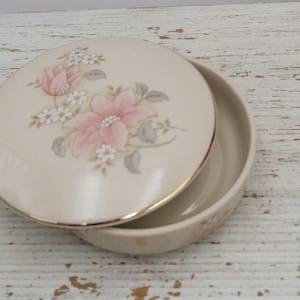 Vintage Porzellandose Portugal, Handbemalte Porzellandose, Kleine Dose für Schmuck, Dose aus Portugal, Dose mit Deckel, Blumendekordose