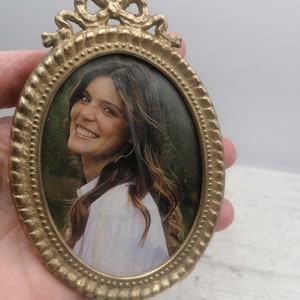 Vintage Brass Oval 4.8"Photo Frames,rare oval frame, Small oval frame for wall, small Brass frame image 5