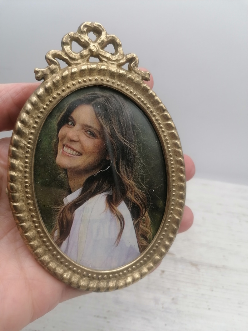 Vintage Brass Oval 4.8"Photo Frames,rare oval frame, Small oval frame for wall, small Brass frame image 5