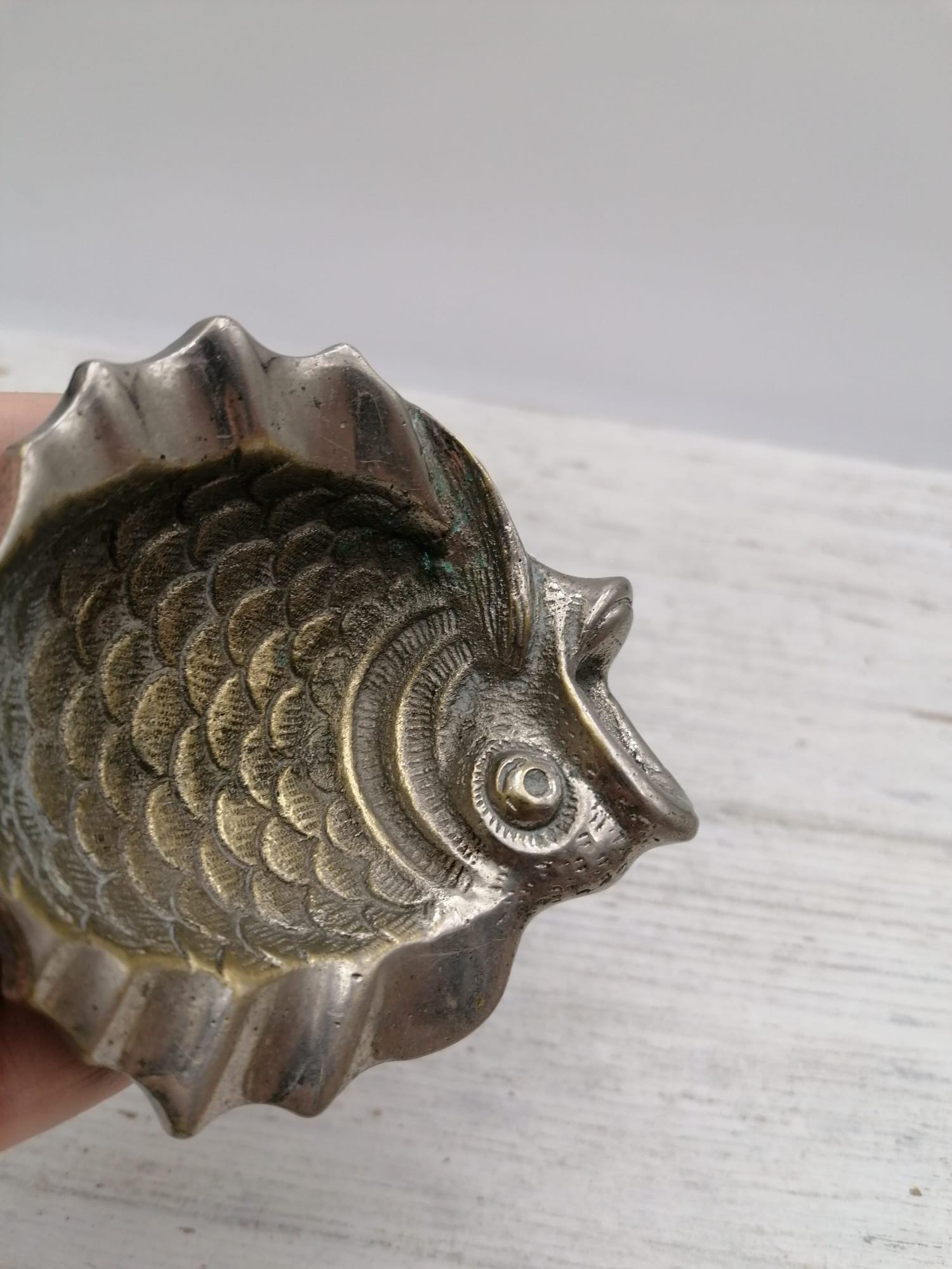 ヴィンテージ真鍮魚型灰皿、魚灰皿、金色と銀色の真鍮魚、小さな