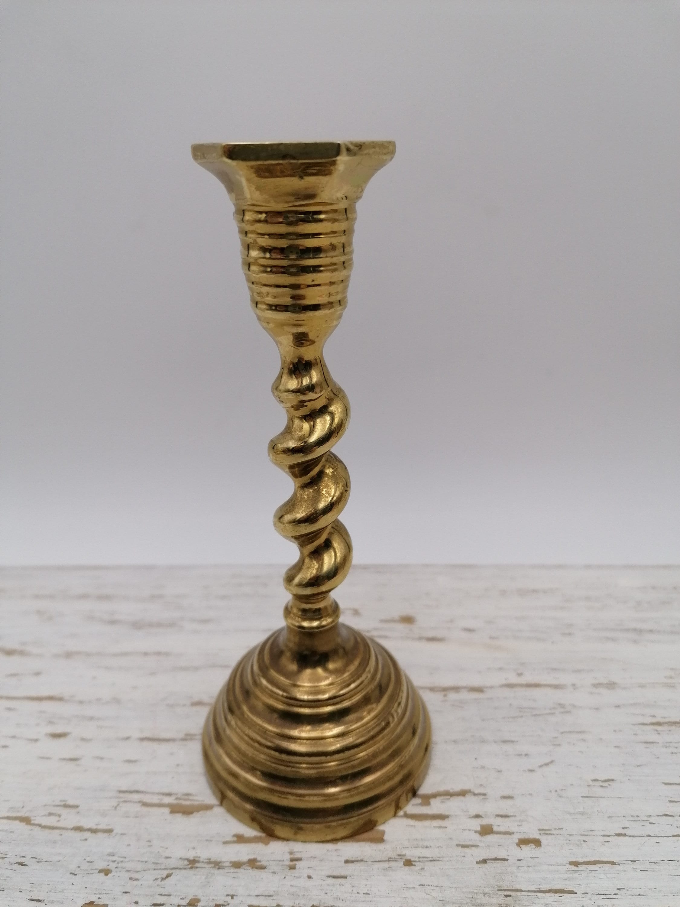 Small Brass Candlestick, Vintage Brass Candle Holder, Candlestick With  Round Base, Golden Color Candle Stick, Home Decor -  Canada