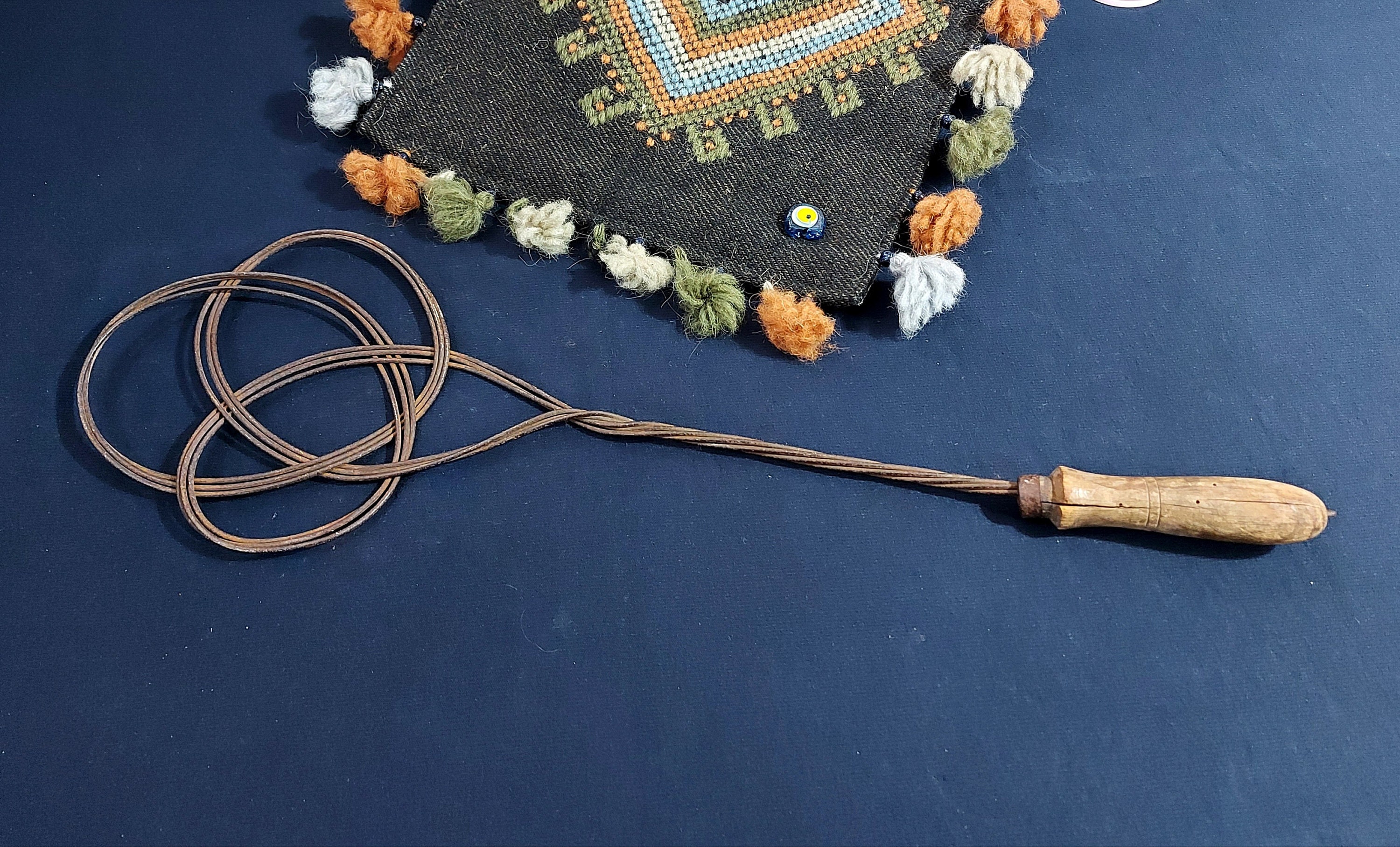 Vintage Carpet Beater Wooden Handle Wire Tapestry Beater Etsy