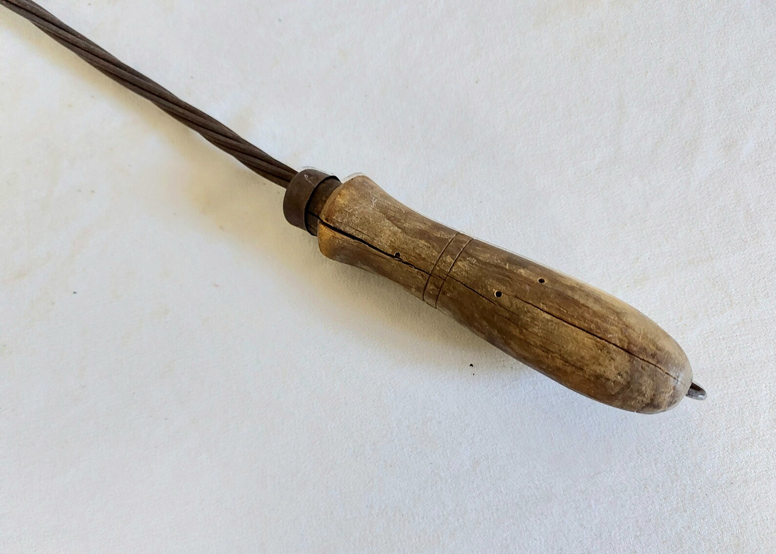 Vintage Carpet Beater Wooden Handle Wire Tapestry Beater Etsy