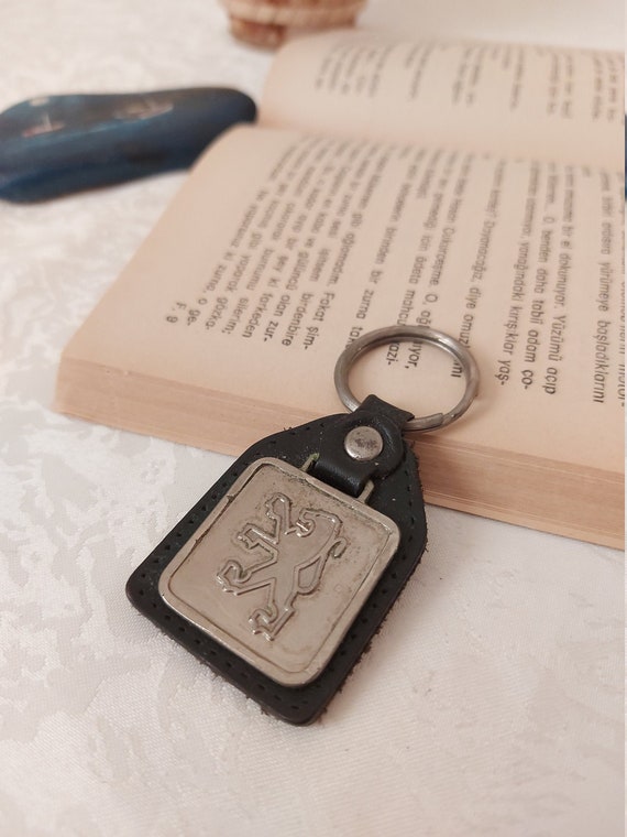 Vntage Peugeot Key Chain, Old Logo Peugeot Lion Me