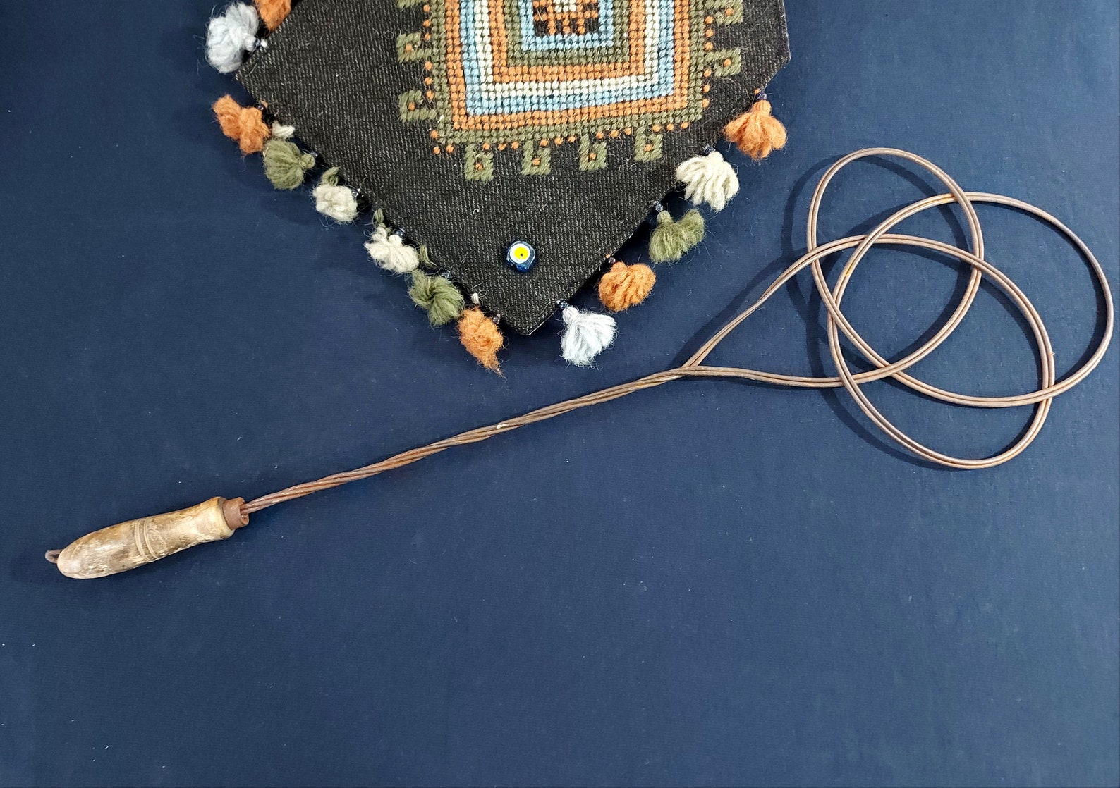 Vintage Rug & Carpet Beater Wooden Handle Wire Tapestry Etsy
