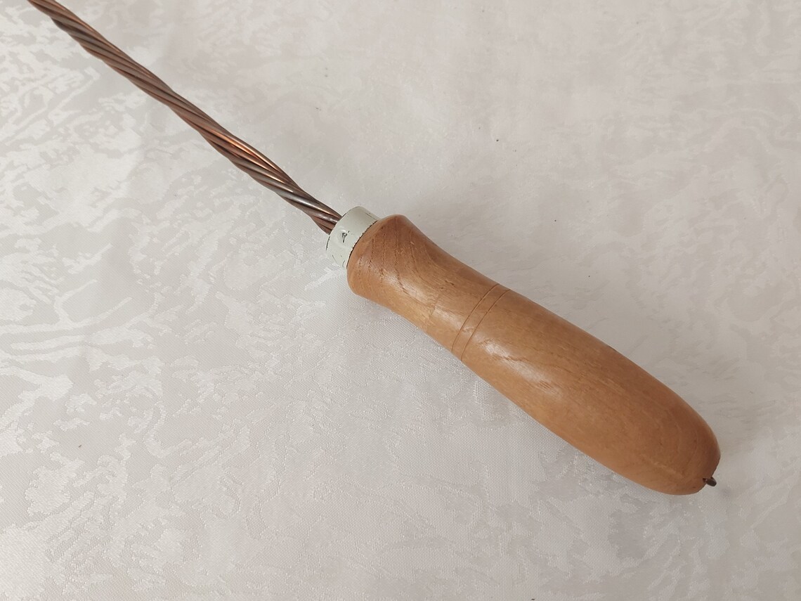 Vintage Rug & Carpet Beater Wooden Handle Wire Tapestry Etsy