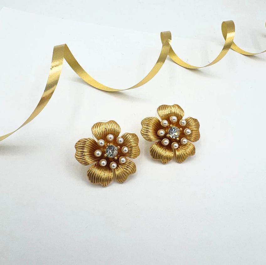 Boucles D'oreilles Pendantes Oscar De La Renta - Grande Fleur émaillée Verte Sur Métal Doré