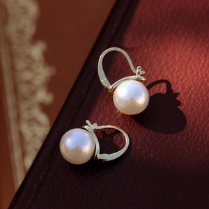 Boucles d'oreilles Art Déco Dormeuse Lever-back Lune Petite Perle de Culture Ronde 10mm~11mm Simple Elegant Mariage Vintage Style Plaqué 14K