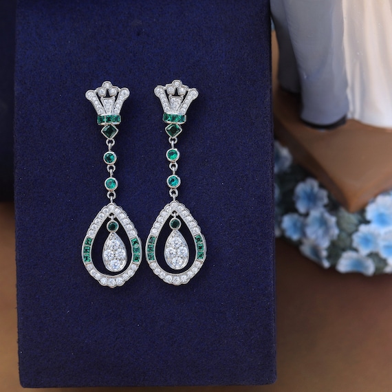 Boucles D'Oreilles Clous Art Déco - Motif Couronne Avec CZ Vert - Finition Argenté - Modèle Great Gatsby SB1