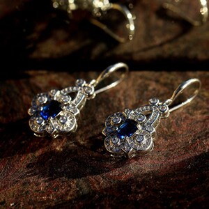 Boucle d'Oreille Hypoallergenisk Virkad Argent Massif 925 Argenté CZ Belle Epoque Petite Goute Blommor Trèfle Bleu Marine Mariage bild 7