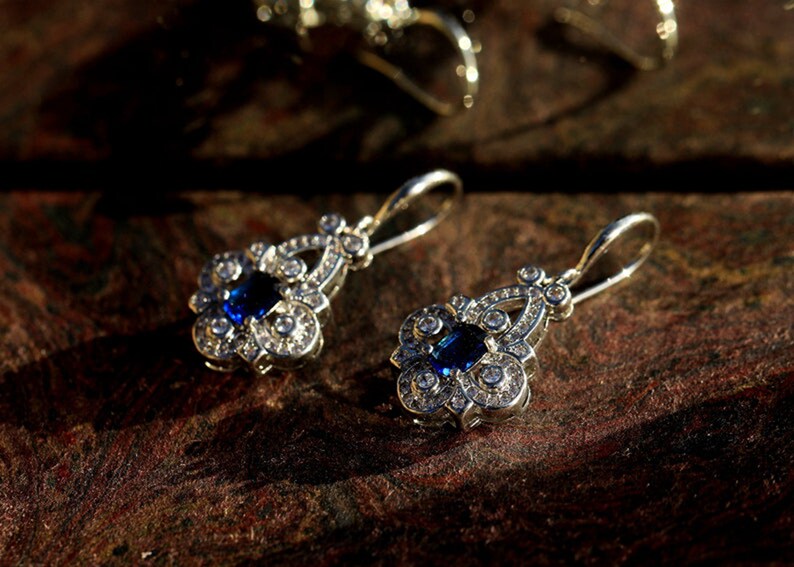 Boucle d'Oreille Hypoallergenisk Virkad Argent Massif 925 Argenté CZ Belle Epoque Petite Goute Blommor Trèfle Bleu Marine Mariage bild 7