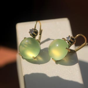 Ohrringe Dormeuse Goldfarben Mit CZ Perle Echte Malachit Grün