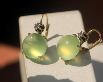 Boucles D'oreilles Dormeuses Dorées Avec CZ Bleu Et Agate Verte - Style Bohème Et élégant