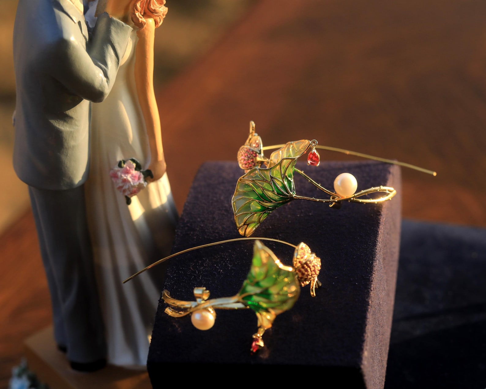 Grosses Boucles d'oreilles Dormeuses Doré Serti de CZ Bleu Rond Agate