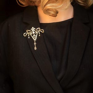 Superbe Broche & Collier Doré Gros Pendentif Dentelle Belle Époque Serti CZ Blanc Vraie Perle Blanche Edwardien Vintage Style 1890-tal Mariage bild 3