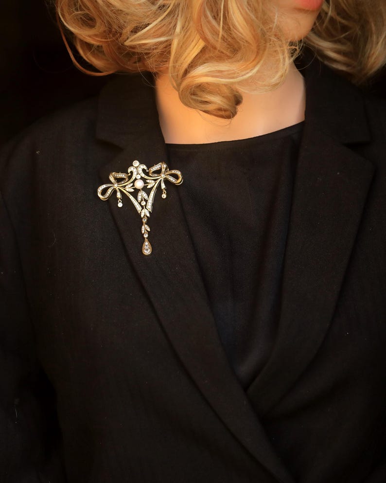 Superbe Broche & Collier Doré Gros Pendentif Dentelle Belle Époque Serti CZ Blanc Vraie Perle Blanche Edwardien Vintage Style 1890-tal Mariage bild 3