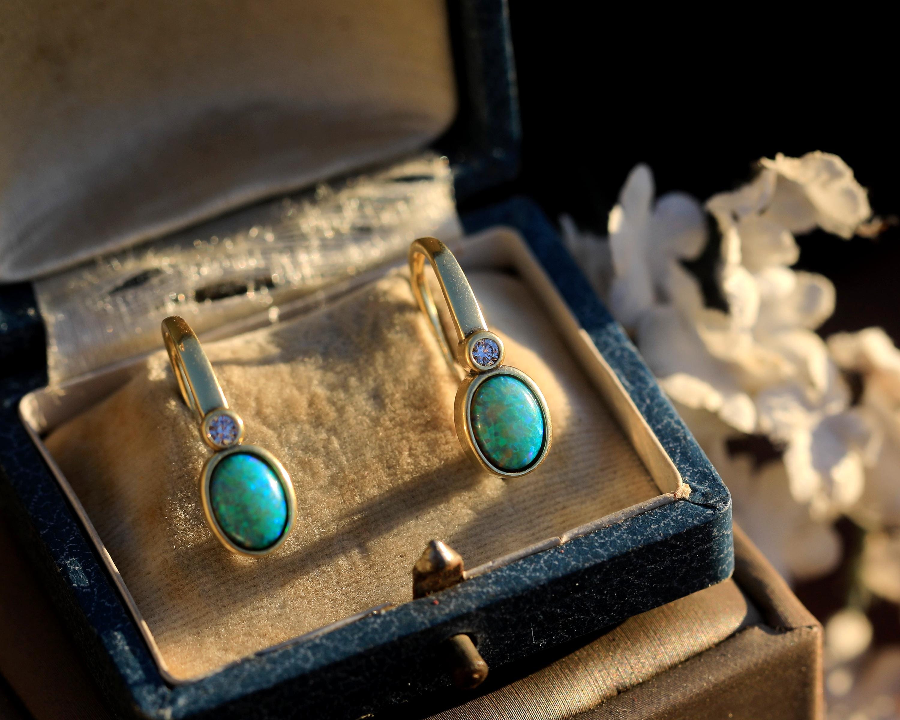 Boucles D'oreilles Fantaisie Vintage Chandelier - Argenté, Serti De CZ Vert, Style Belle Époque, Pendantes, Laiton - Neuf Sans Emballage