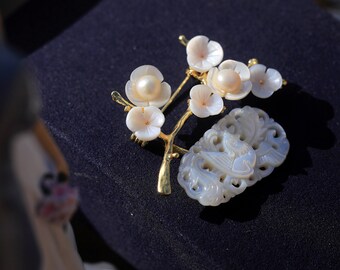 Broche Art Déco En Micro Perles Et Bakélite - Bouquet De Fleurs - 4,5 Cm - Occasion