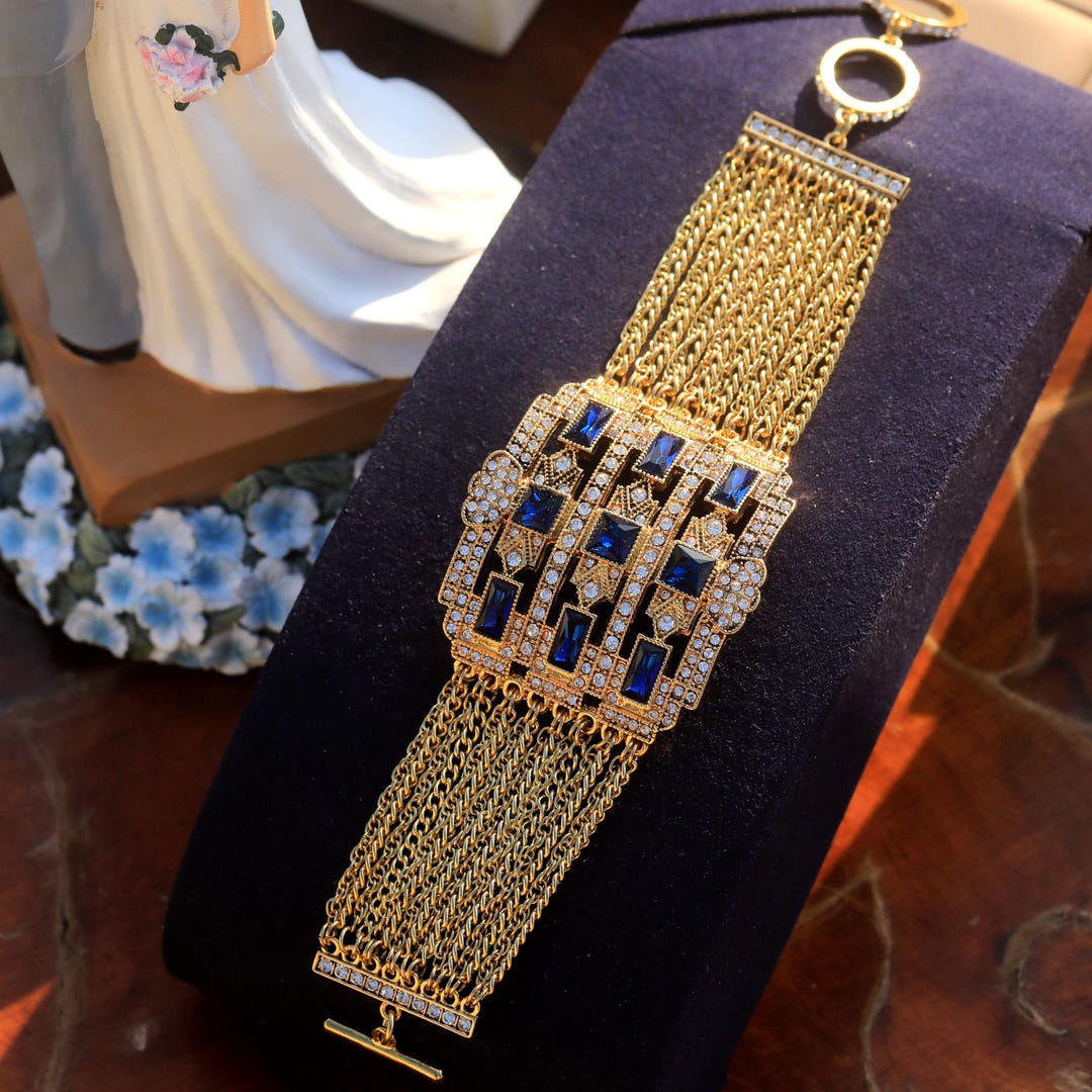 Bracelet Antique Argenté Art Déco – Plusieurs Rangs Perles Jade Blanc Et Strass – Neuf Sans Emballage